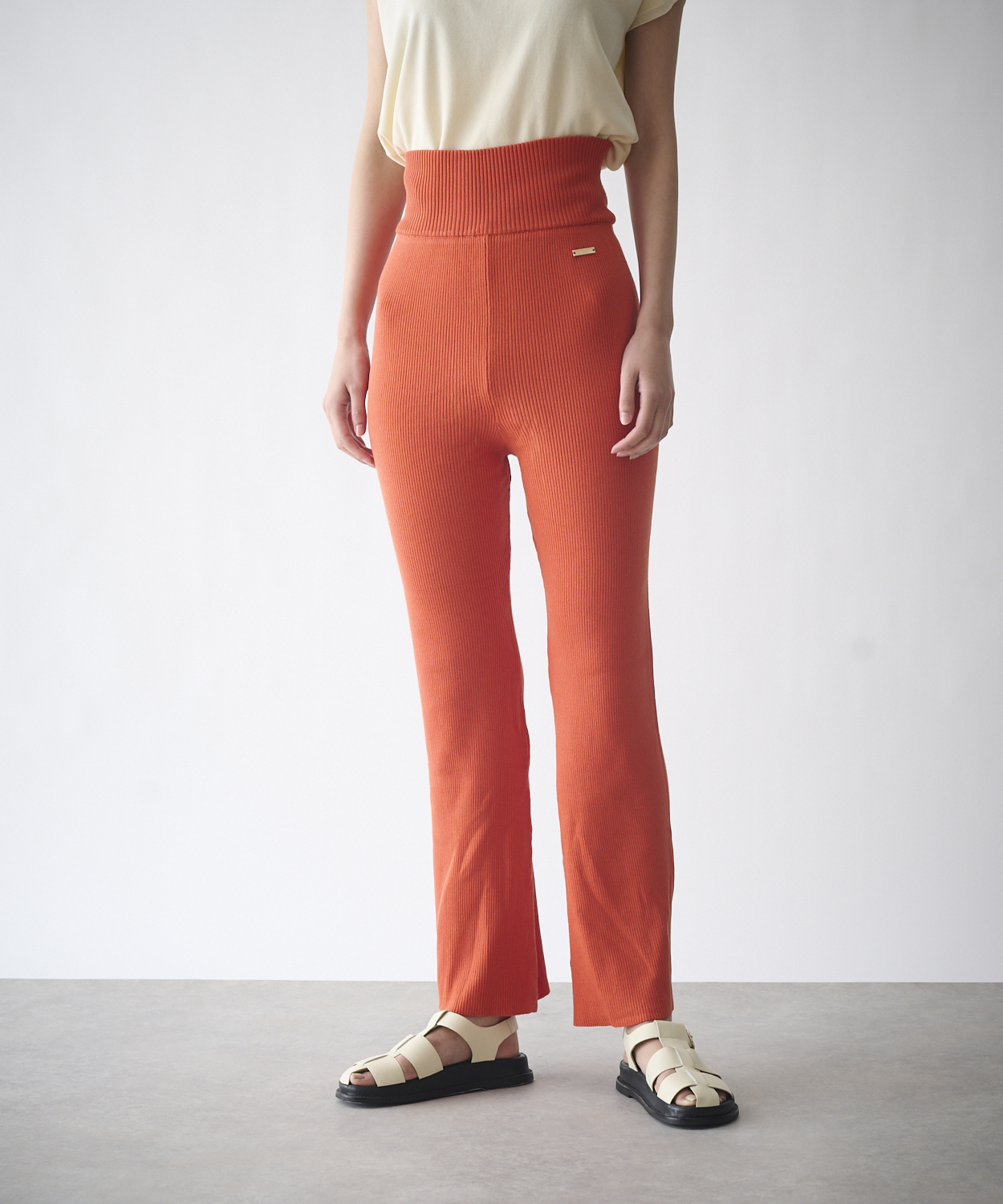 【60％OFF】リヨセル×プロテイン混フレアパンツ